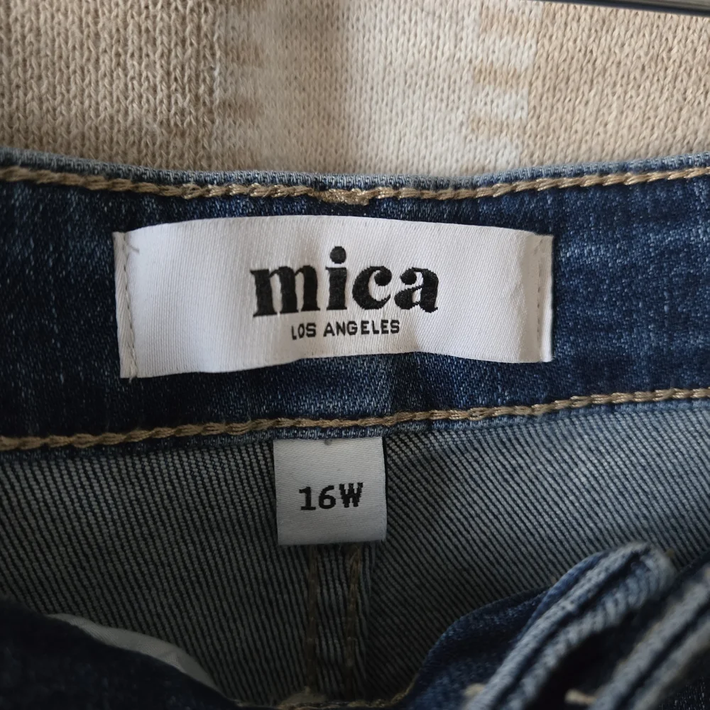 Mica Wide Leg Jeans in Medium Blue - Picture 2 of 4